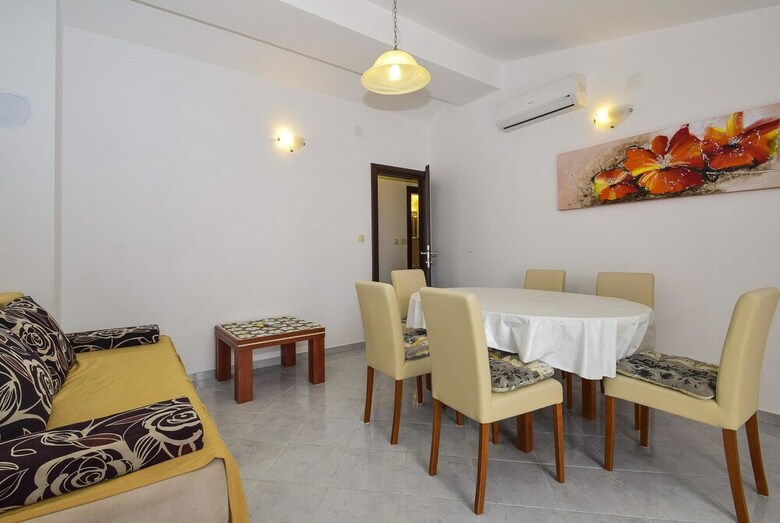 Apartments Komadina M73