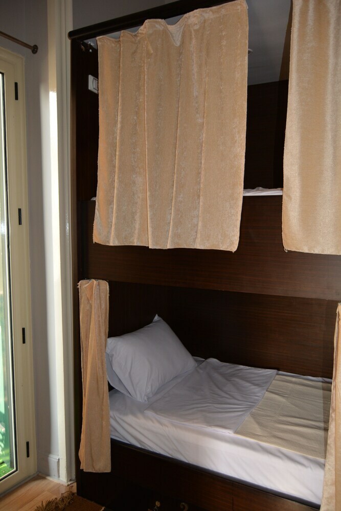 Hostal Heritage Hostel