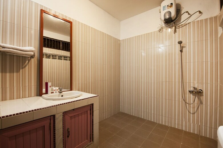 Hotel Oyo 552 Raz House