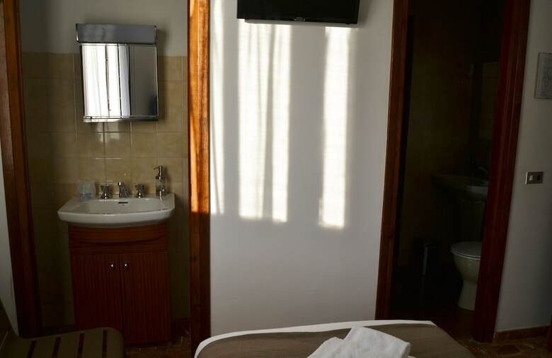 Pension Tres Puentes Anguiano
