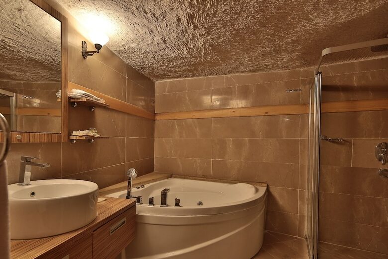 Hotel La Casa Cave