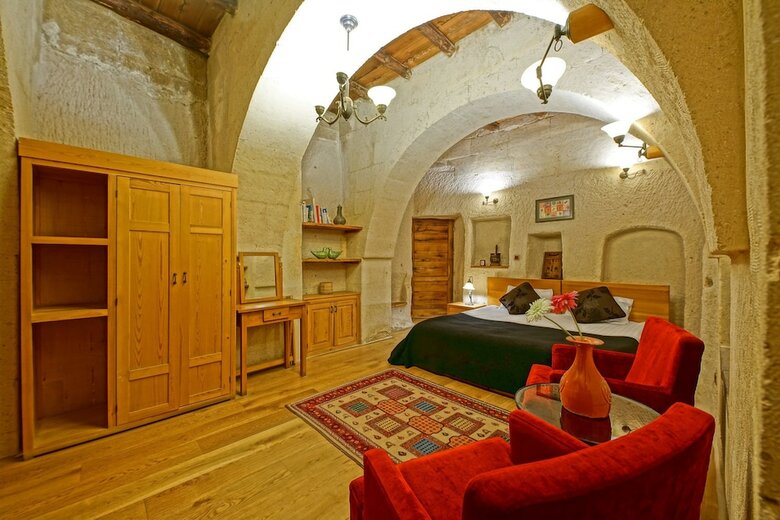 Hotel La Casa Cave