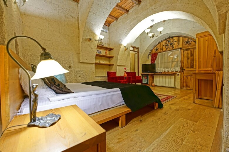 Hotel La Casa Cave