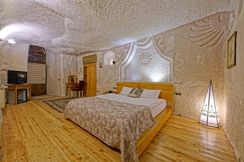 Hotel La Casa Cave