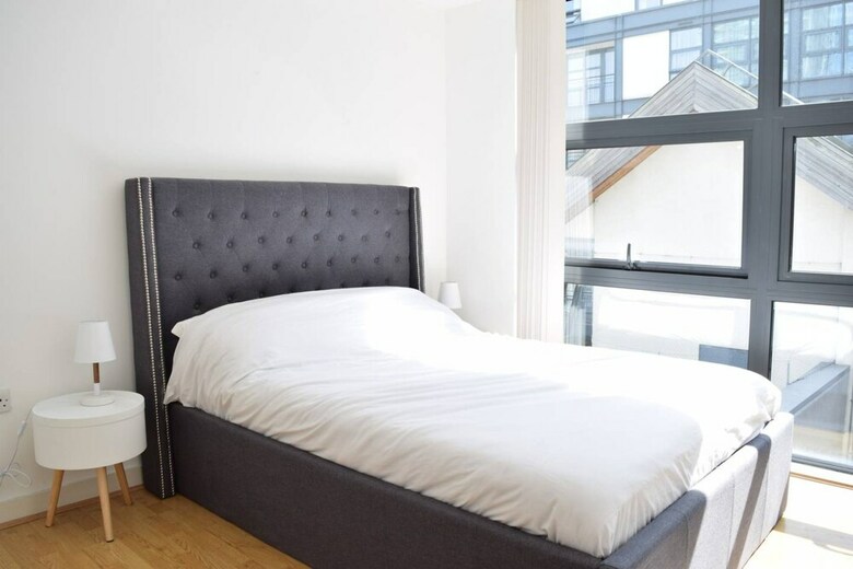 Modern 1 Bedroom Flat In Canary Wharf