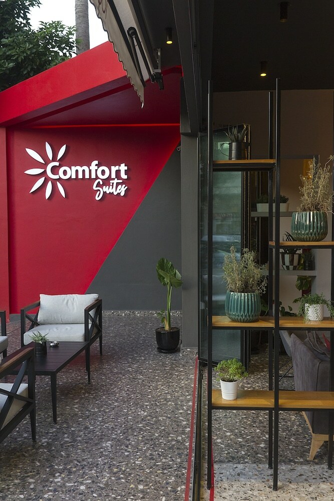 Comfort Suites