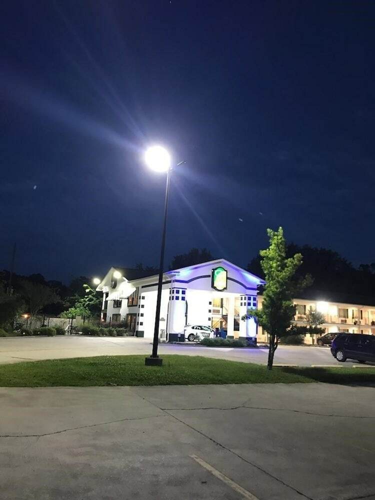 Hotel Cypress Inn