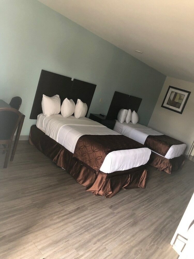 Hotel Cypress Inn
