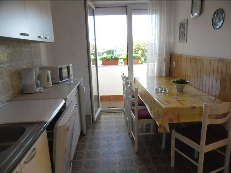 Apartments Josip / Three Bedrooms A1