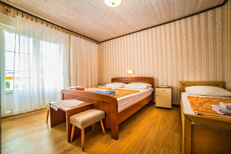 Apartments Javoran