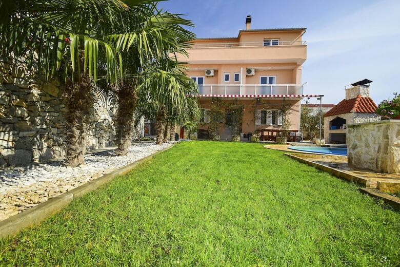 Villa Vesna / House Ukic