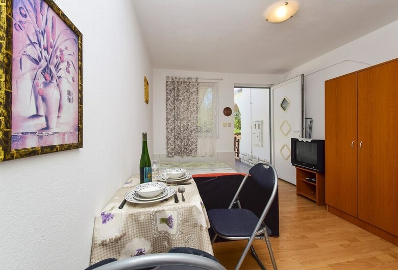 Apartments Mira Vir