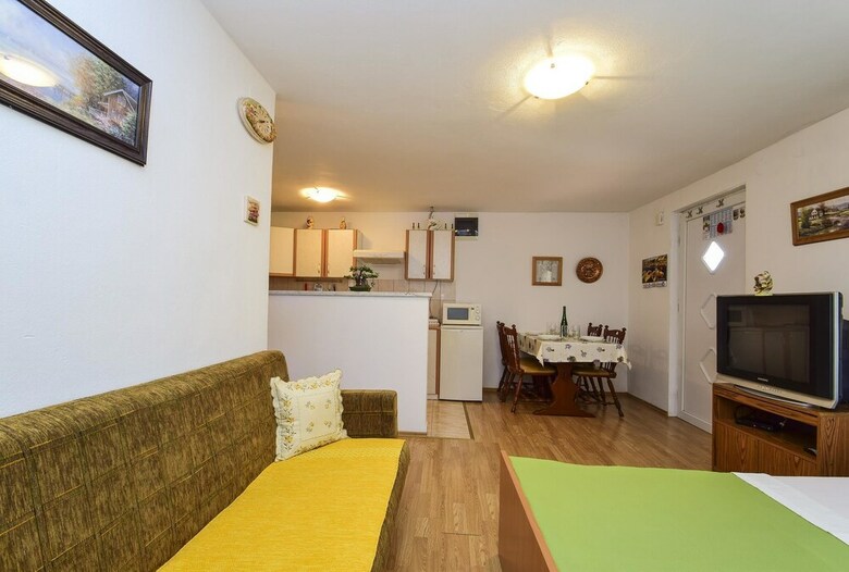 Apartments Mira Vir