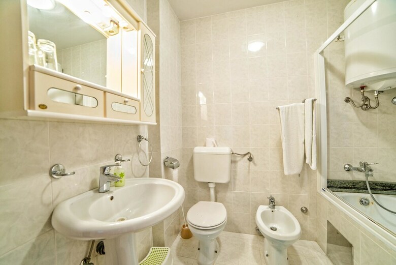 Apartamentos Holiday House Nada