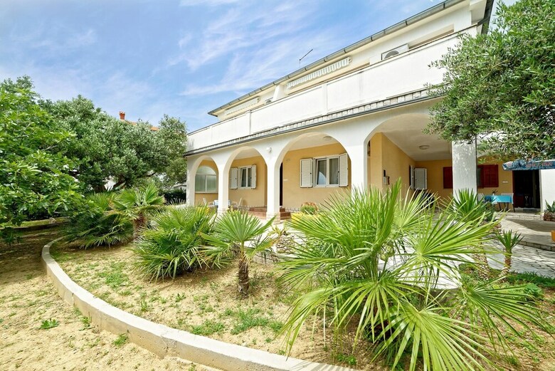 Apartments & Rooms Lanca