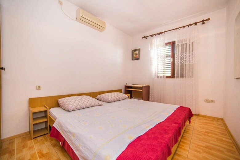 Apartment And Rooms Drpi?