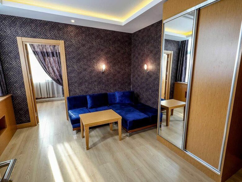 Hotel Grand Elmira Suites