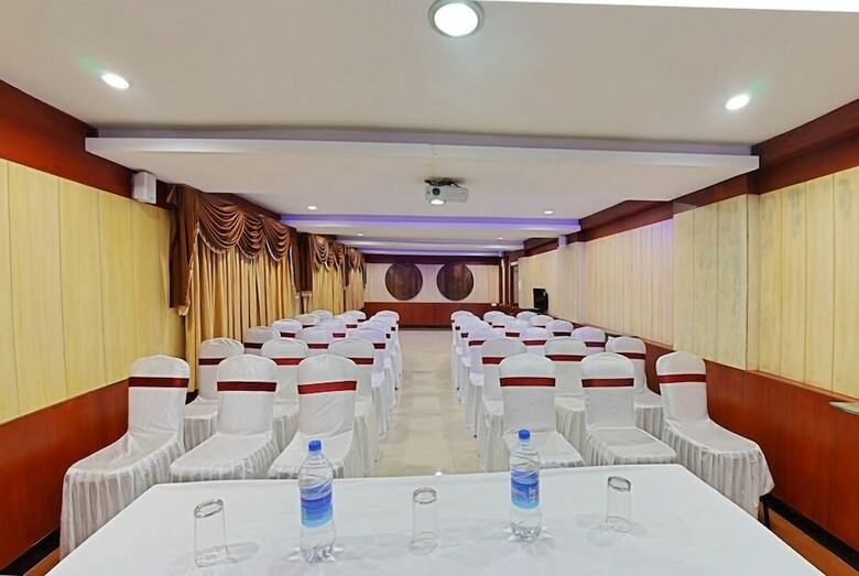 Hotel Ponmari Residency