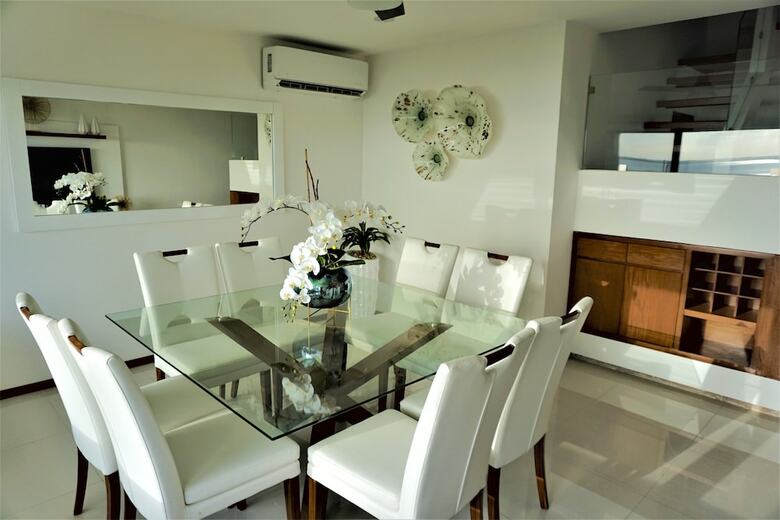 Apartamentos Beachfront Penthouses At Brisas By The Spot