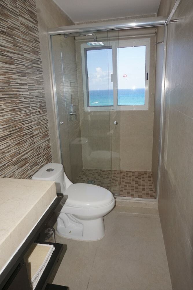 Apartamentos Beachfront Penthouses At Brisas By The Spot