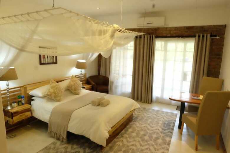 Leslie Lodge Bed & Breakfast