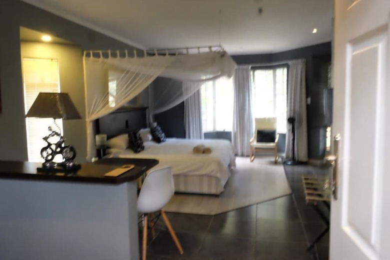 Leslie Lodge Bed & Breakfast