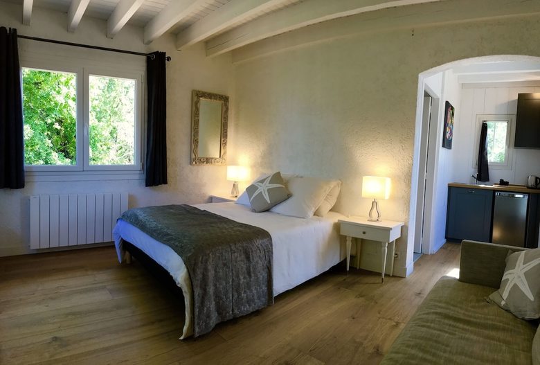 Hotel Chambres & Table D'h�tes Villa-arestel