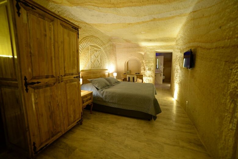 Crassus Cave Hotel