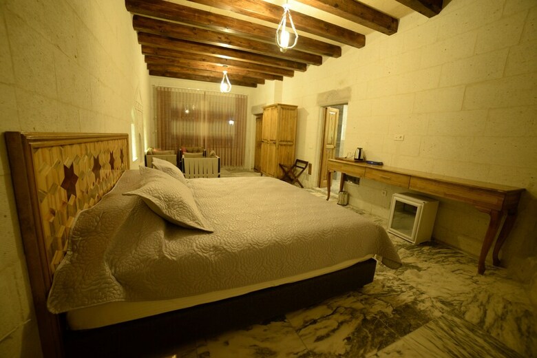 Crassus Cave Hotel
