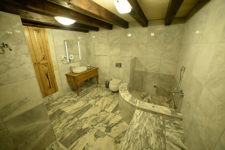 Crassus Cave Hotel