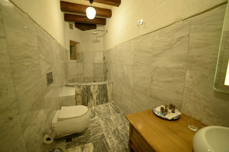 Crassus Cave Hotel