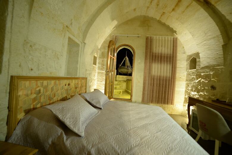 Crassus Cave Hotel