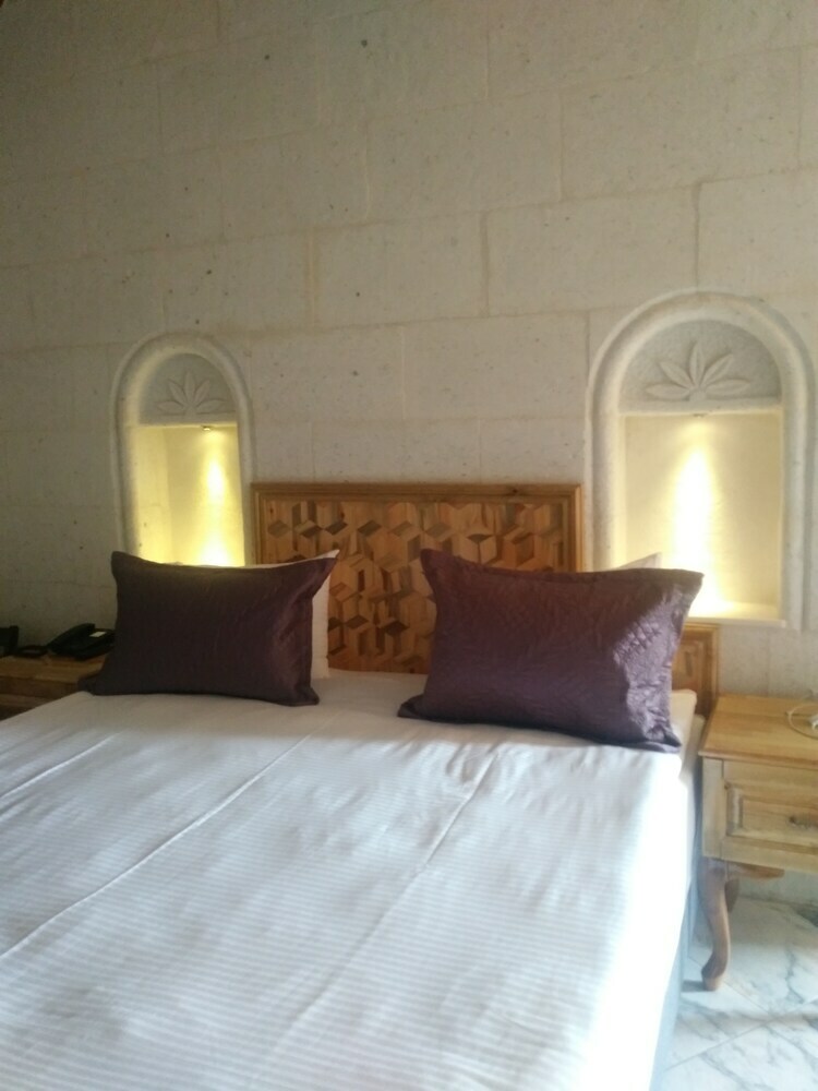 Crassus Cave Hotel