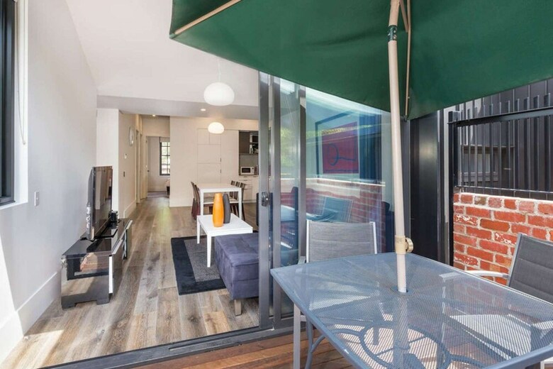 Peaceful 3 Bdr In The Heart Of Carlton