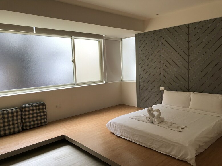 Hotel Happiness Dot