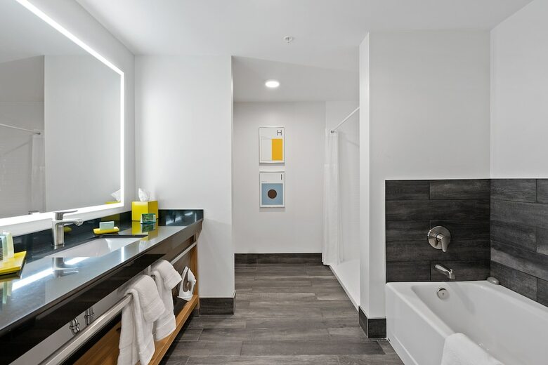Hotel Indigo Everett - Waterfront Place