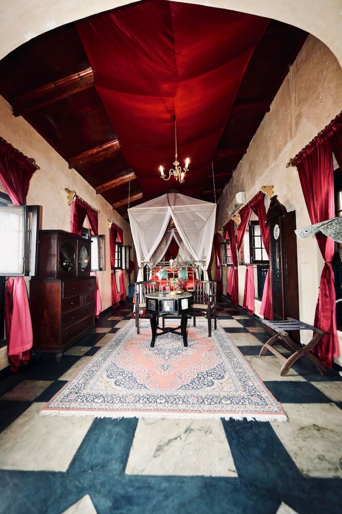 Hotel Emerson On Hurumzi