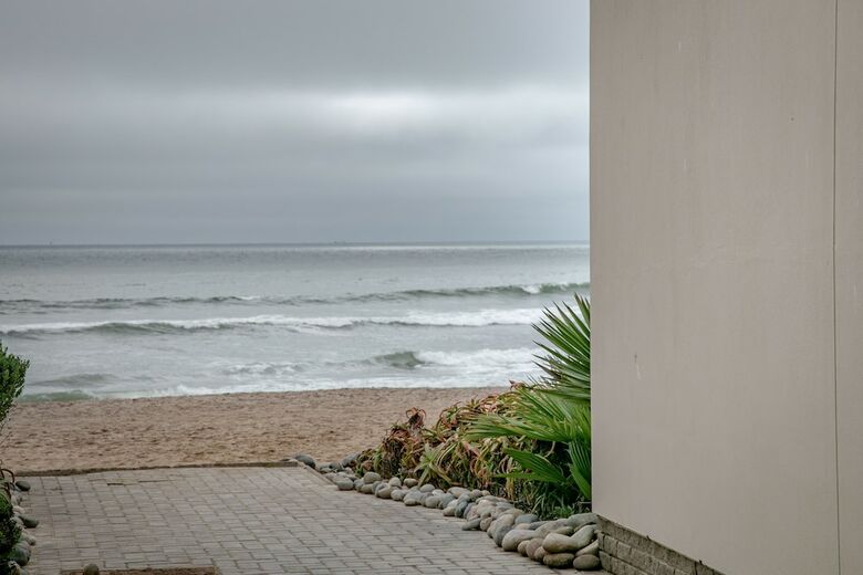 Blue Pearl - Situated Right On The Beach