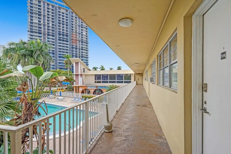 Apartamentos Gorgeous Gem, Walk From The Ocean!!