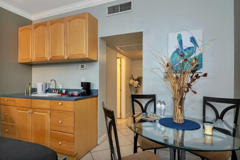 Apartamentos Gorgeous Gem, Walk From The Ocean!!