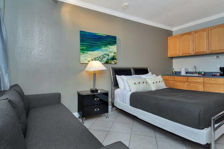 Apartamentos Gorgeous Gem, Walk From The Ocean!!