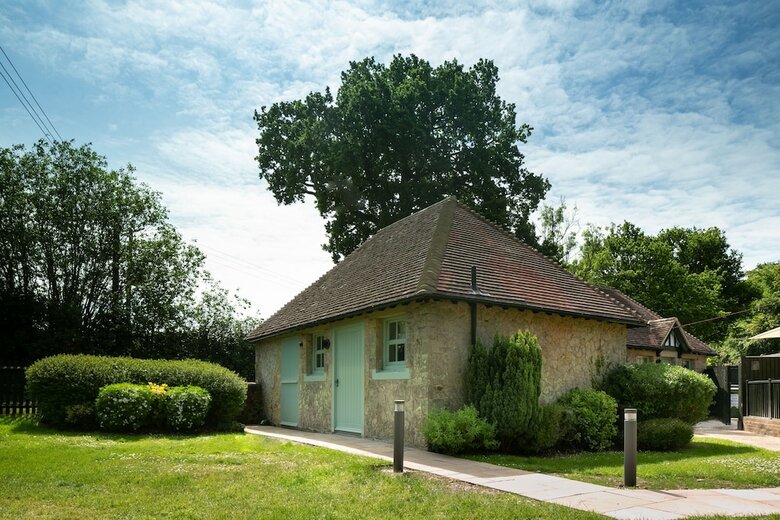 Bed & Breakfast The Cowdray Arms