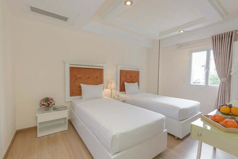 Dyn Opera Hotel
