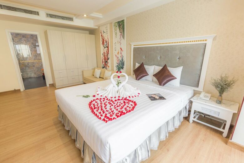 Dyn Opera Hotel