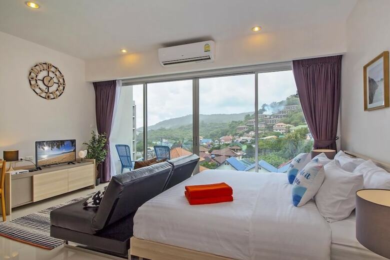 Chic Condo Karon