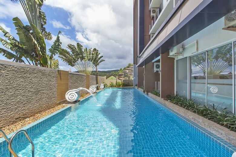 Chic Condo Karon