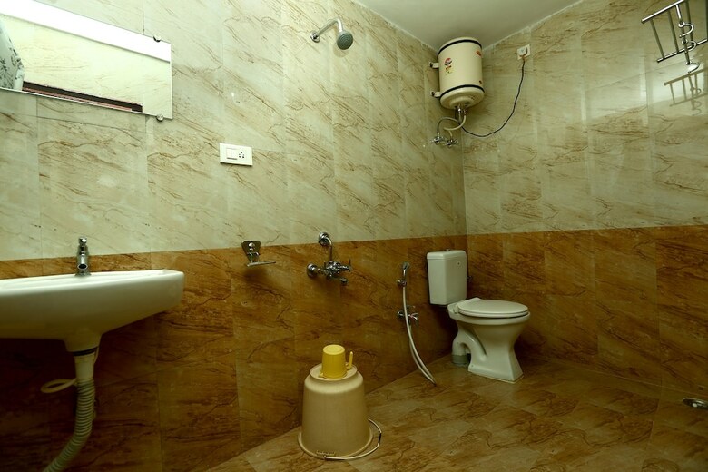 Hotel Al Woodlands Residency