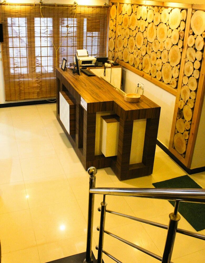 Hotel Al Woodlands Residency
