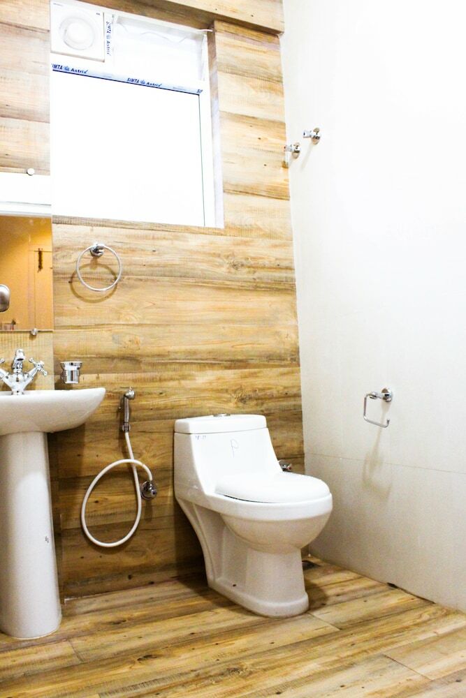 Hotel Al Woodlands Residency