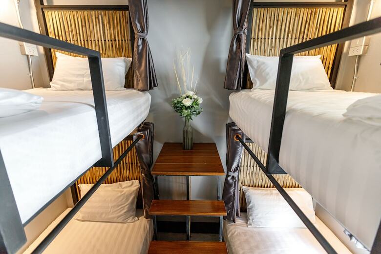 Hotel Hostel One Art & Gallery